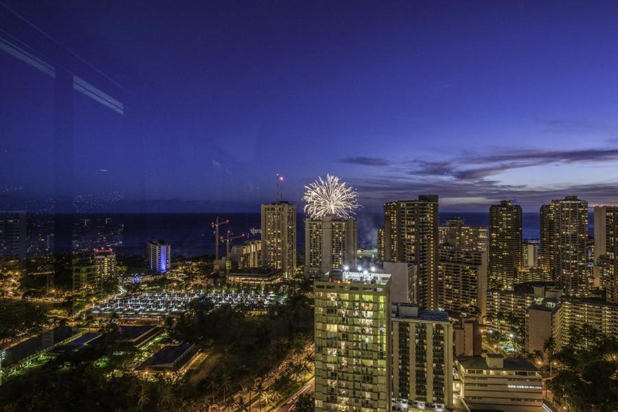 Апартаменты Hawaiian Monarch Penthouse 401 By Hawaii Ocean Club Гонолулу Экстерьер фото