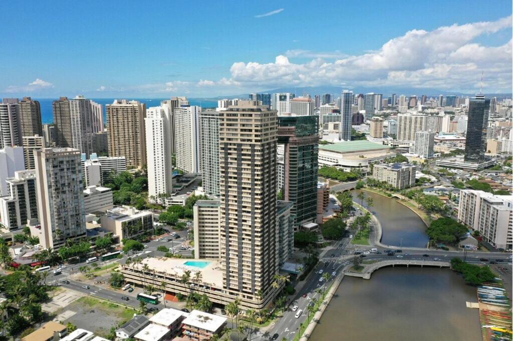 Апартаменты Hawaiian Monarch Penthouse 401 By Hawaii Ocean Club Гонолулу Экстерьер фото